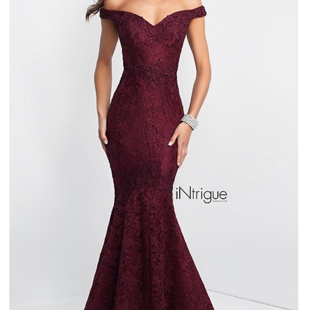 Wedding dress , prom dress .